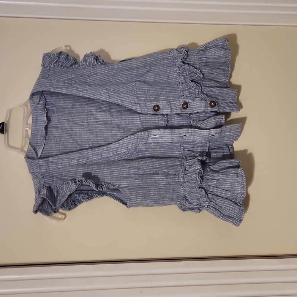 Ruffled cropped button up top